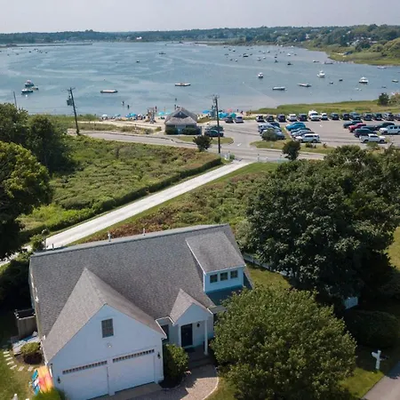 Walk To Oyster Pond And Main Street Chatham